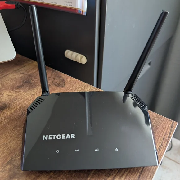 NETGEAR Black Wireless Router - Picture 1 of 7